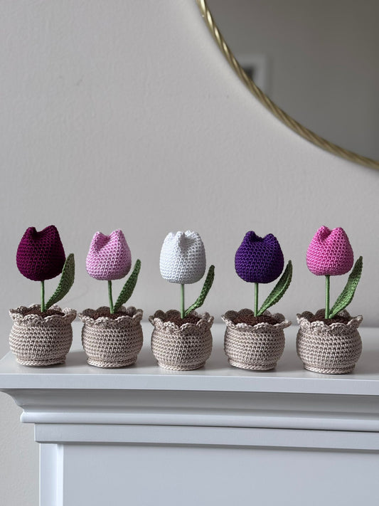 Fiori in vaso all'uncinetto