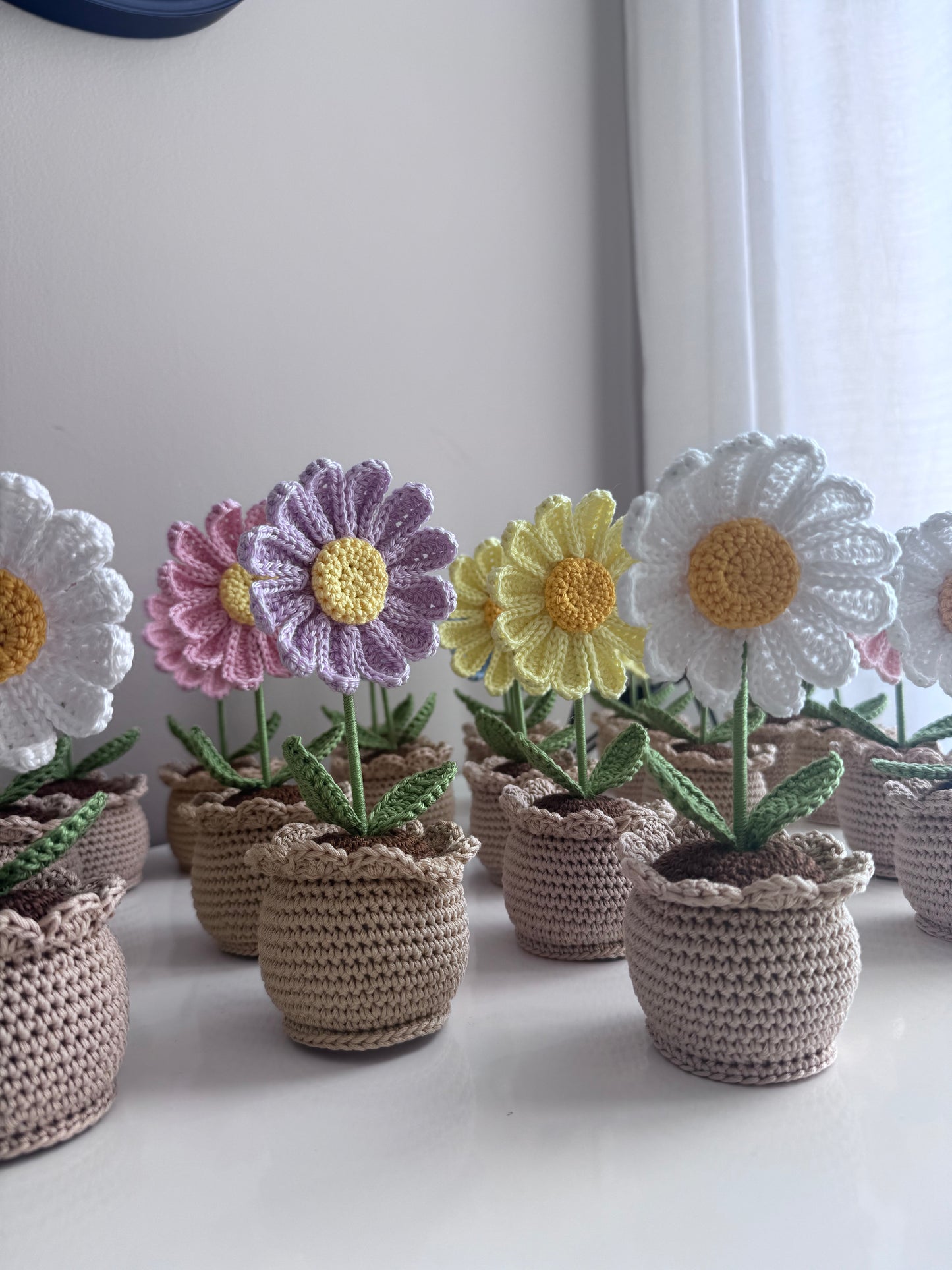 Fiori in vaso all'uncinetto
